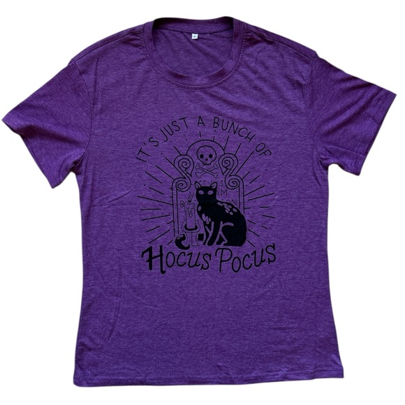 Tops - NWOT “It’s Just a Bunch of Hocus Pocus” Graphic T-Shirt Size Small